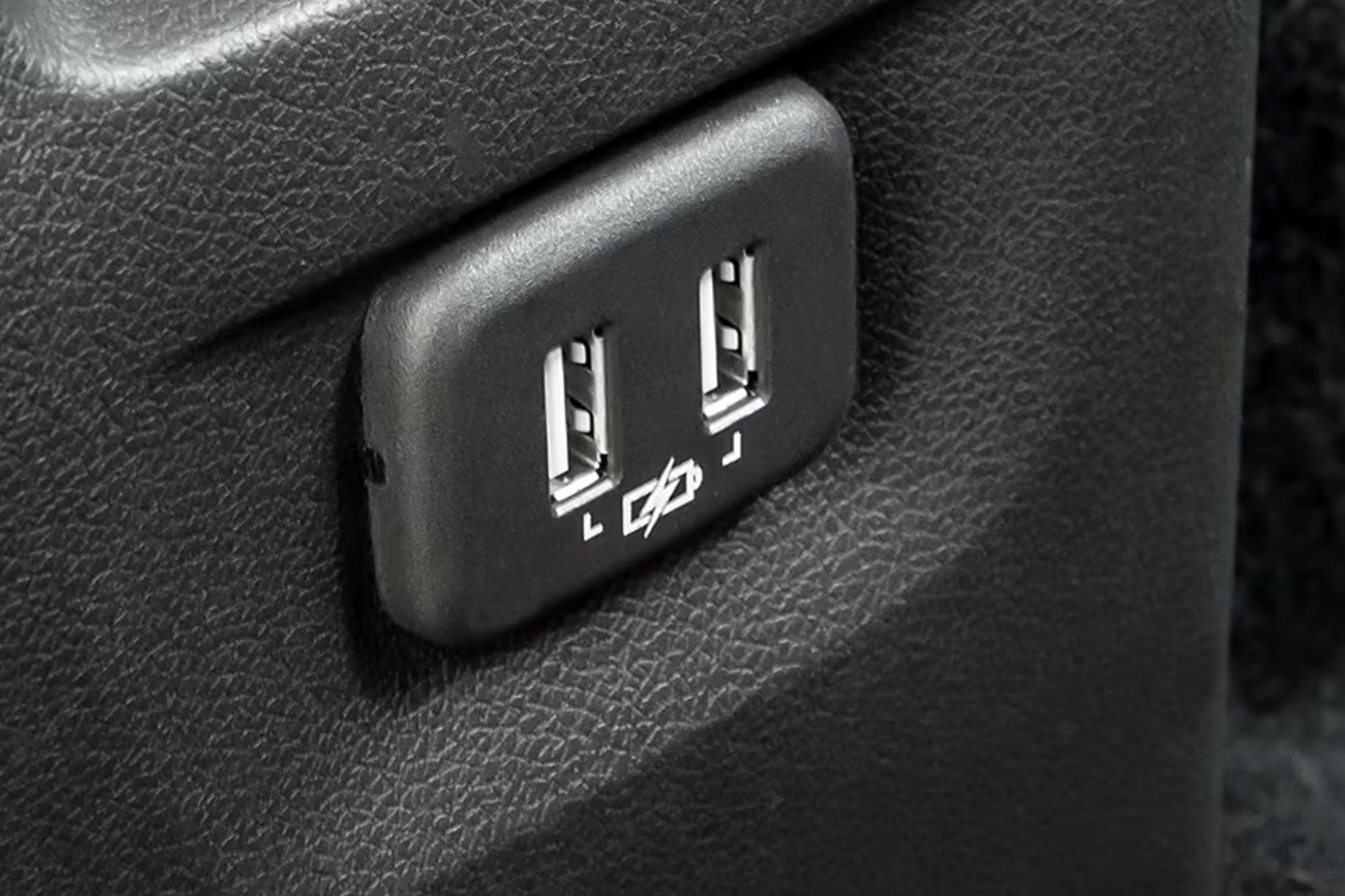 Porta de carregamento por indução do Chevrolet Spin 2026 com entradas USB